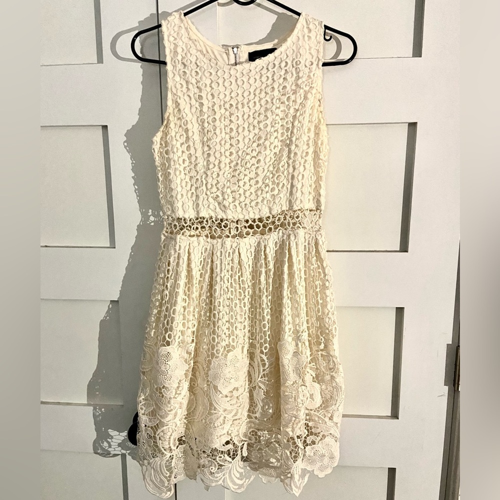Romeo & Juliet Couture Cream and Gold Sleeveless A-Line Dress